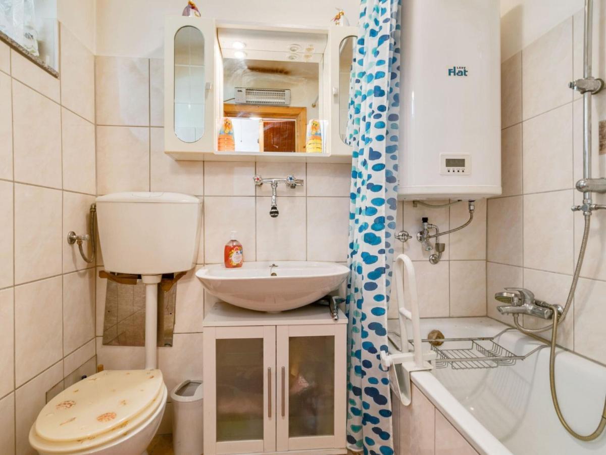 Lively Holiday Home In Wien With Private Garden Esterno foto
